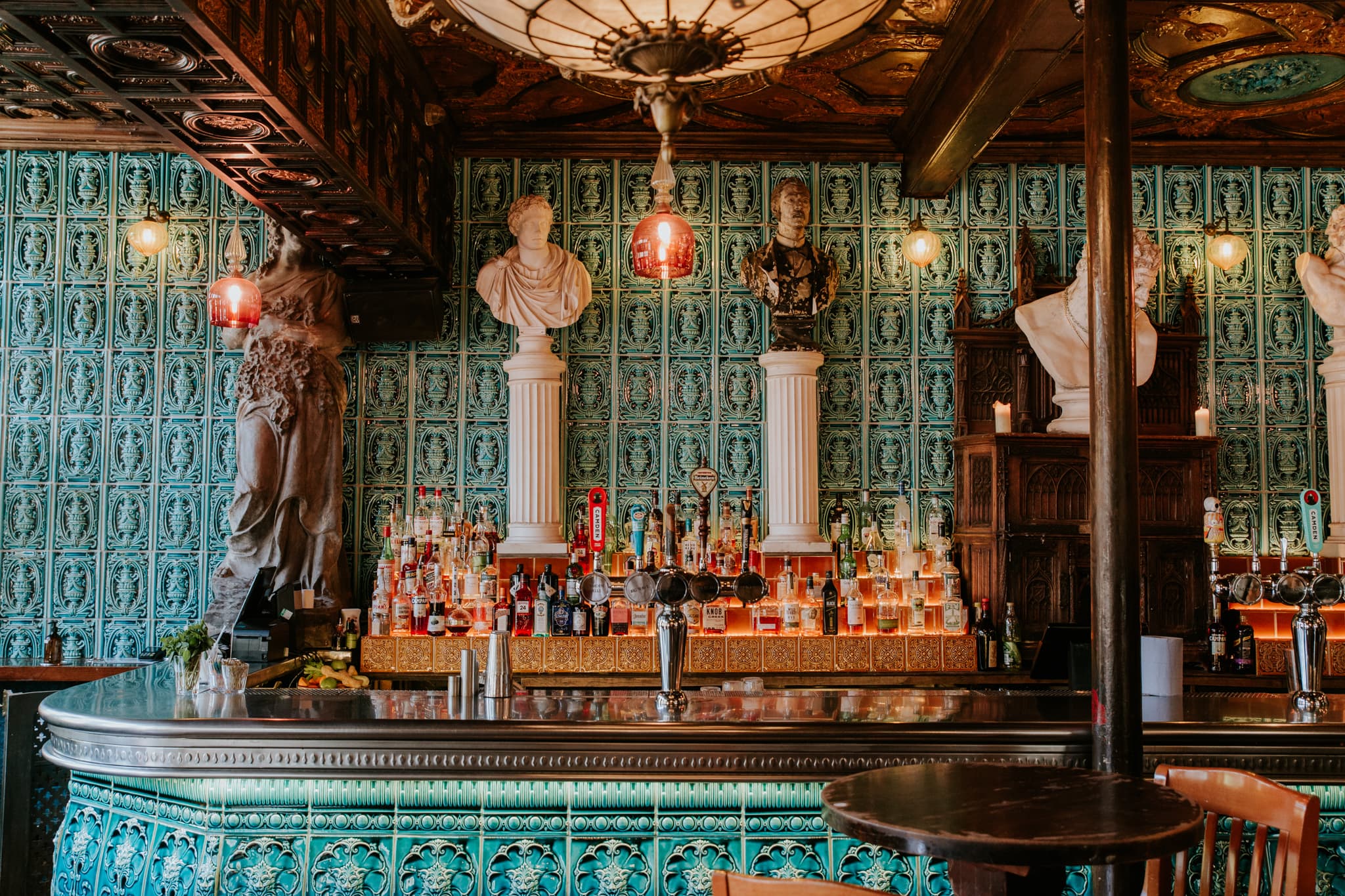 The Old Queens Head Pub in Islington Bar